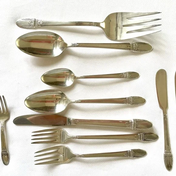 6 Piece plus Bonus Peices, 1847 Rogers Bros First Love Silverware Set.